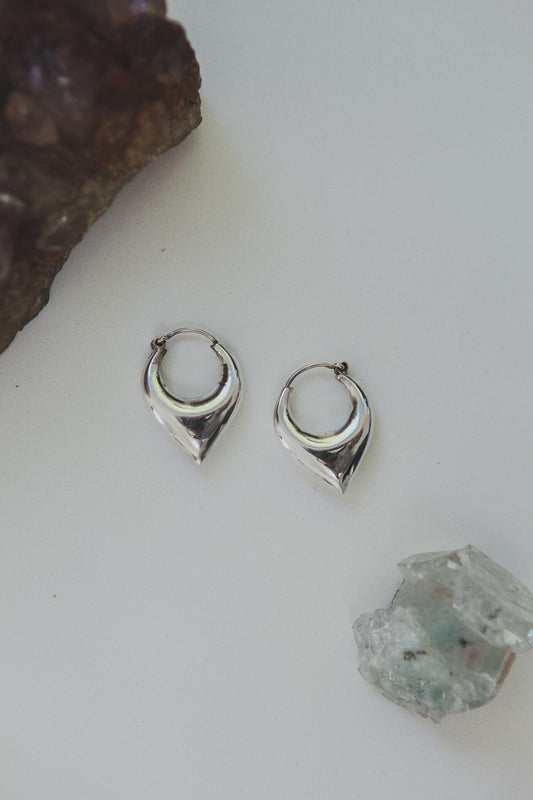 Hollowed Pointed Earrings Small