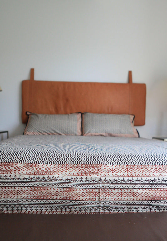 Twin duvet with matching pillow cases in black geometric