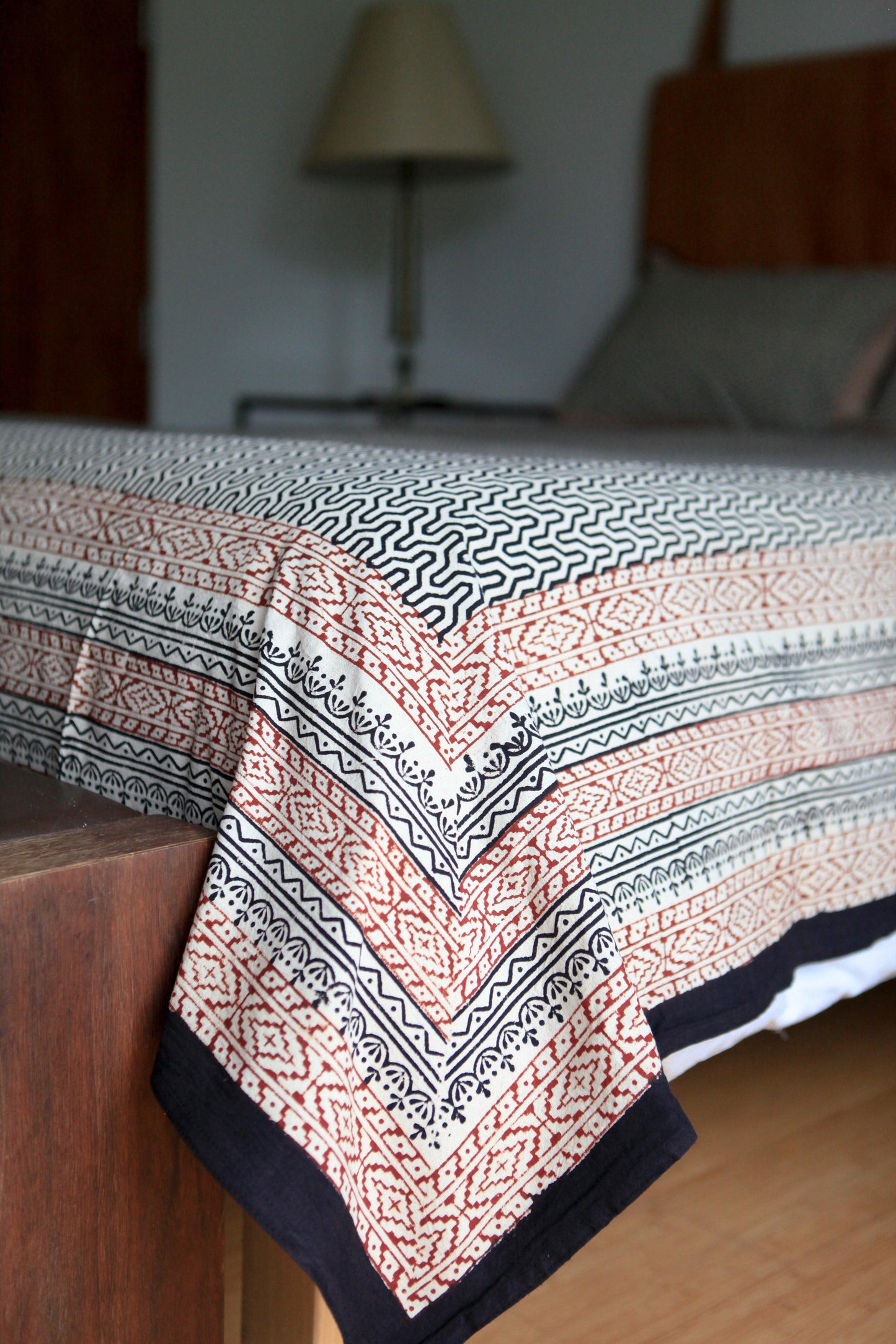 Twin duvet with matching pillow cases in black geometric