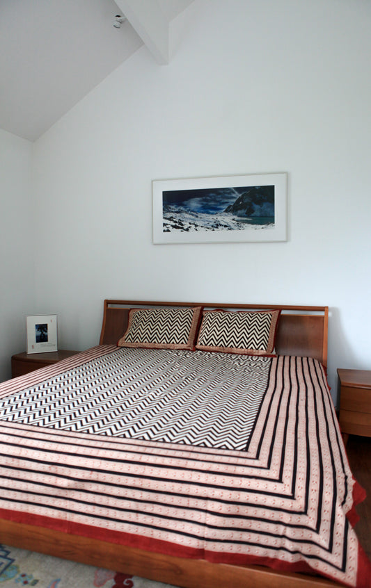 Duvet with Matching Pillow cases in Black Zig-Zag - Be Deva