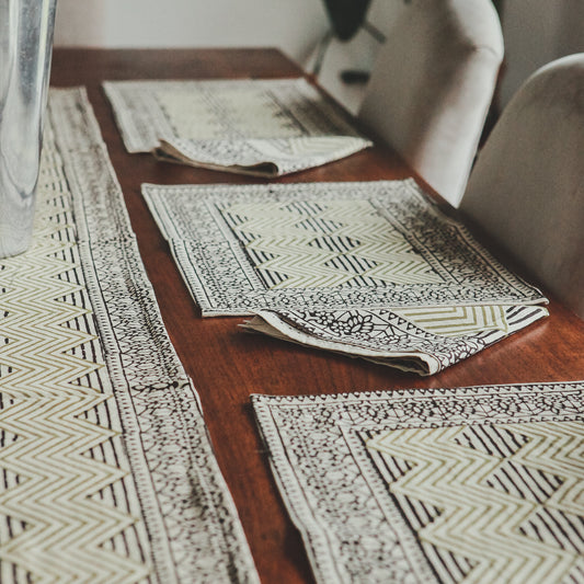 Zig-Zag Table Set in 3 Colors - Be Deva